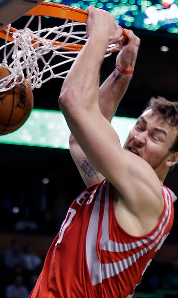 Motiejunas scores 26, Rockets top Celtics for 4th win in row